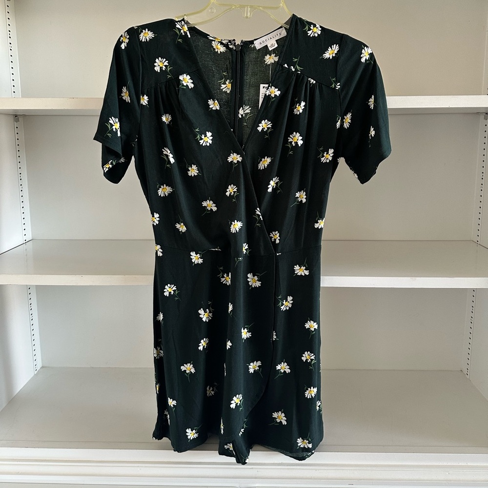 Tilly’s Dark Green floral Romper NWT